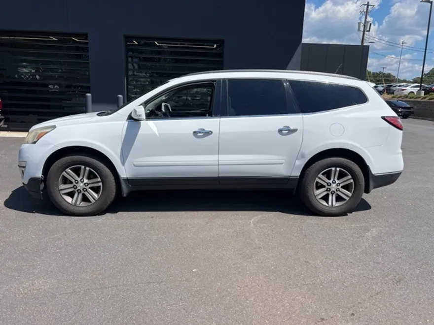 2016 Chevrolet Traverse 2LT photo 1
