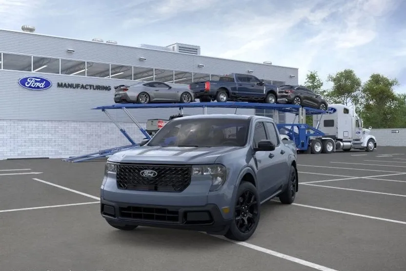 2025 Ford Maverick XLT photo 1