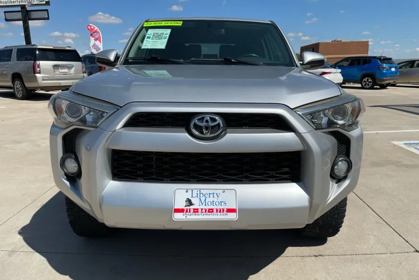2016 Toyota 4Runner SR5 photo 1