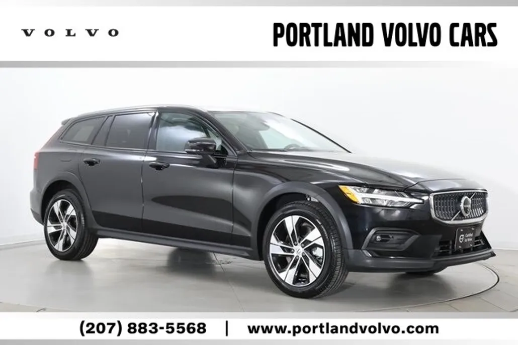 2024 Volvo V60 Cross Country B5 Plus photo 1