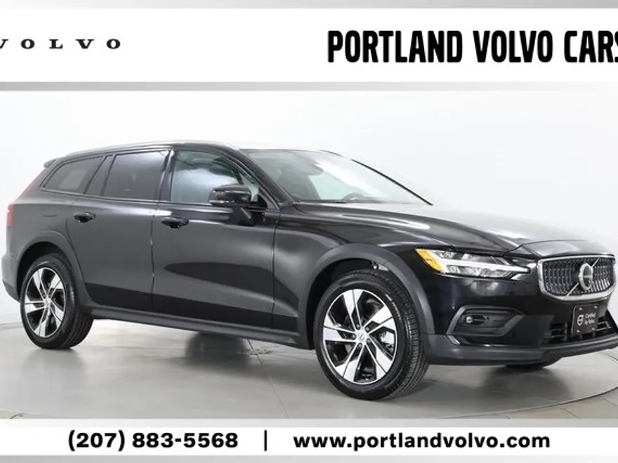 2024 Volvo V60 Cross Country B5 Plus photo 1