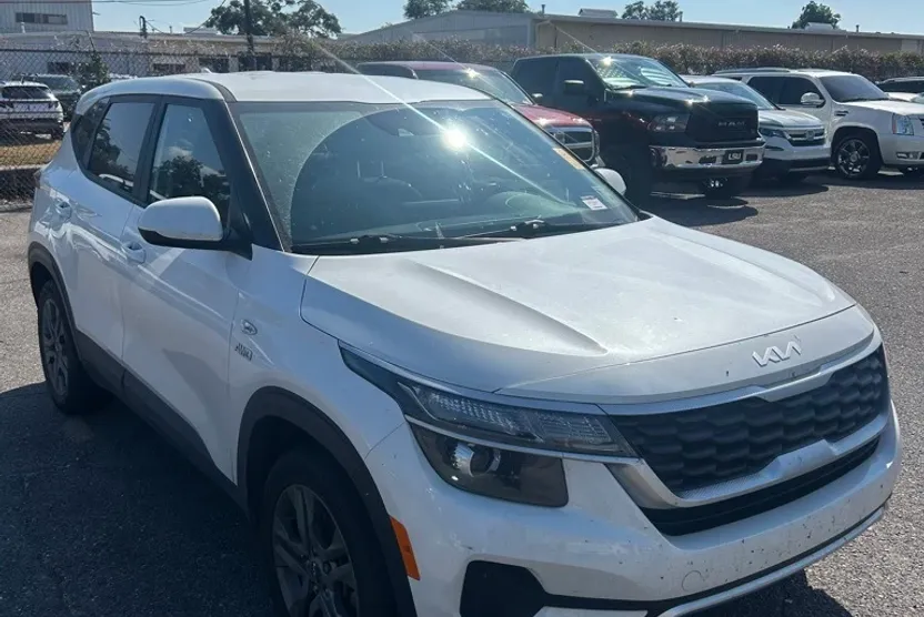 2022 Kia Seltos LX photo 1