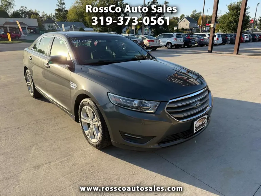 2017 Ford Taurus SEL photo 1