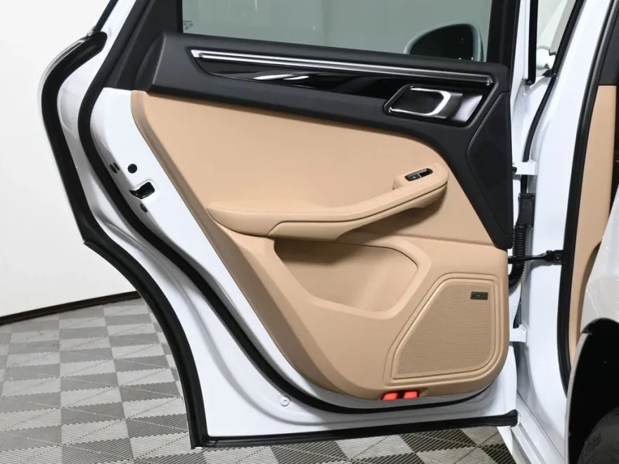 2024 Porsche Macan Base photo 34