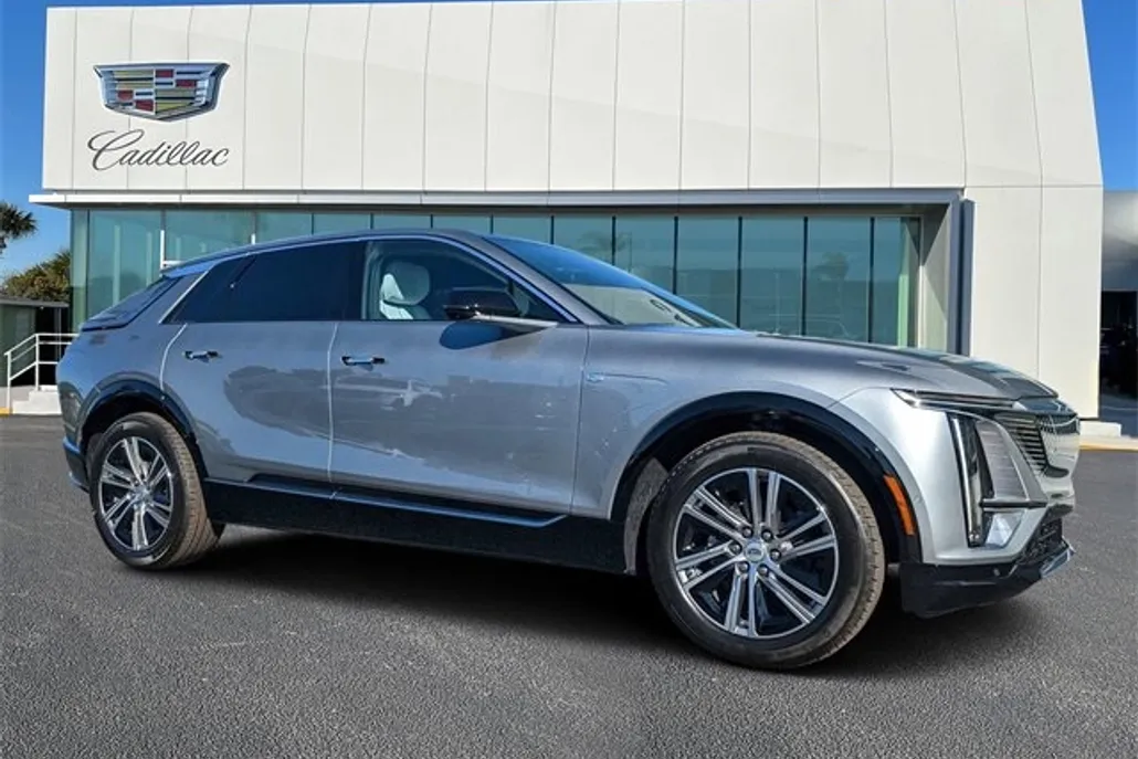 2025 Cadillac Lyriq Luxury photo 1