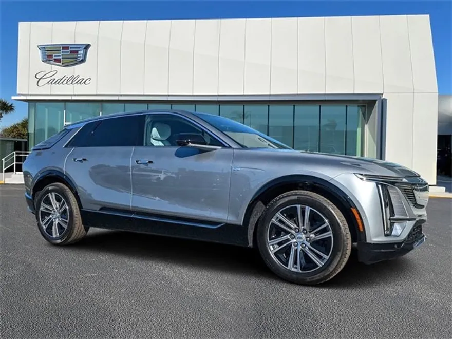 2025 Cadillac Lyriq Luxury photo 1