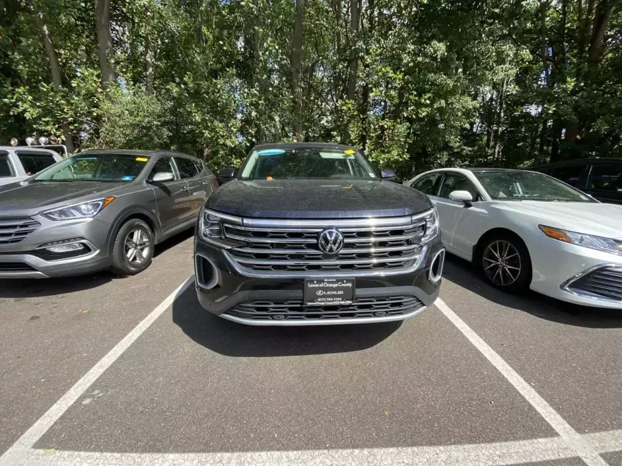 2024 Volkswagen Atlas SE Technology photo 1