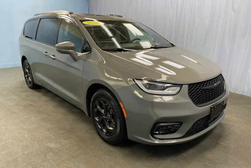 2022 Chrysler Pacifica Hybrid Limited photo 1