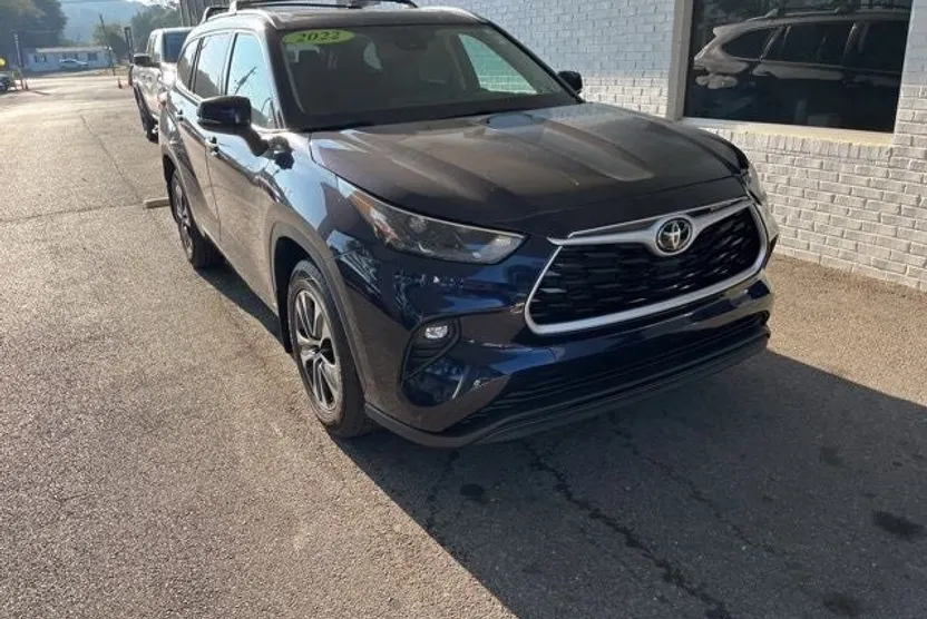 2022 Toyota Highlander XLE photo 1