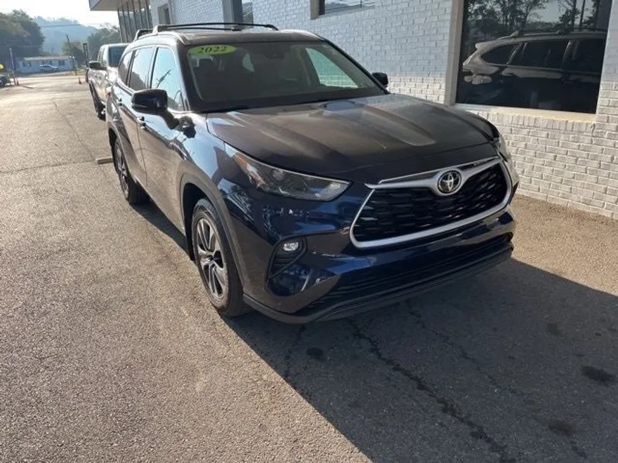 2022 Toyota Highlander XLE photo 1