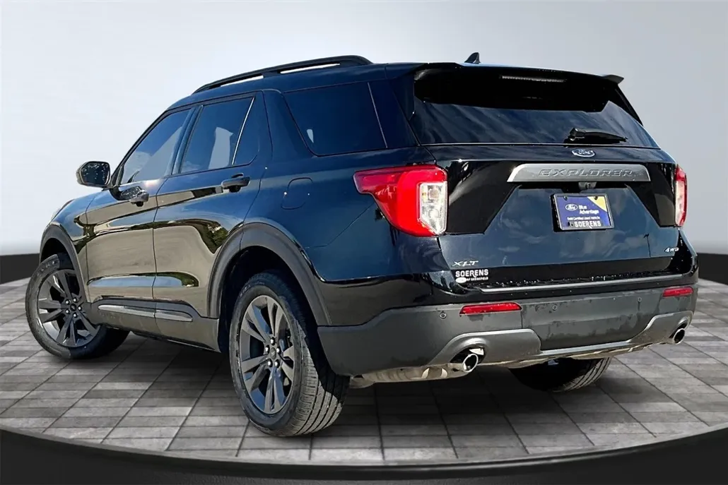 2023 Ford Explorer XLT photo 1