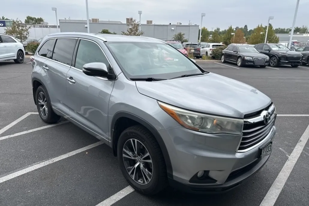 2016 Toyota Highlander XLE photo 1