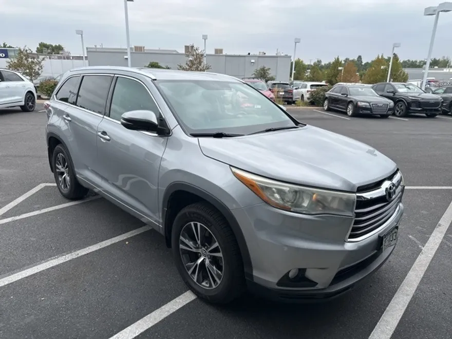 2016 Toyota Highlander XLE photo 1