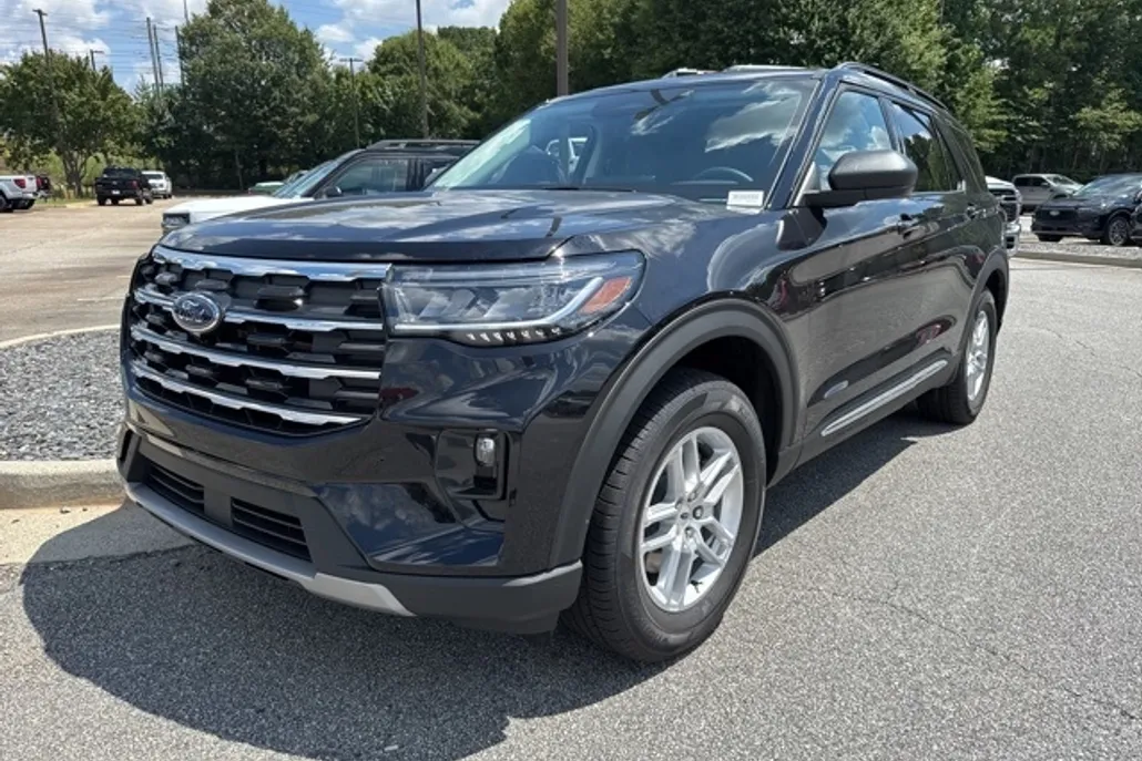 2025 Ford Explorer photo 1