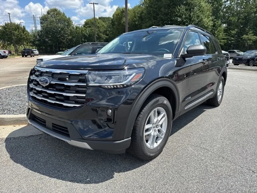 2025 Ford Explorer photo 1