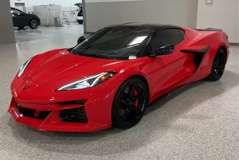 2025 Chevrolet Corvette E-Ray Coupe photo 1