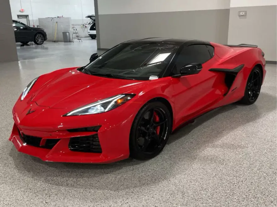 2025 Chevrolet Corvette E-Ray Coupe photo 1