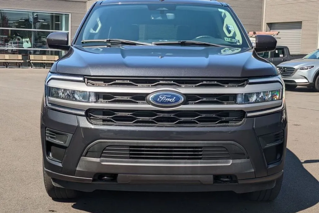 2022 Ford Expedition XLT photo 1