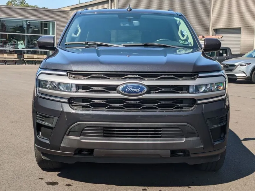 2022 Ford Expedition XLT photo 1