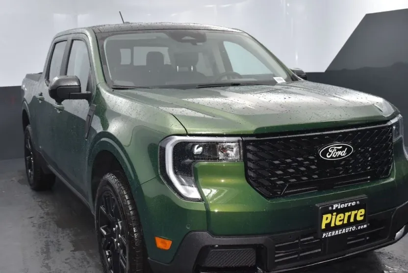 2025 Ford Maverick Lariat photo 1