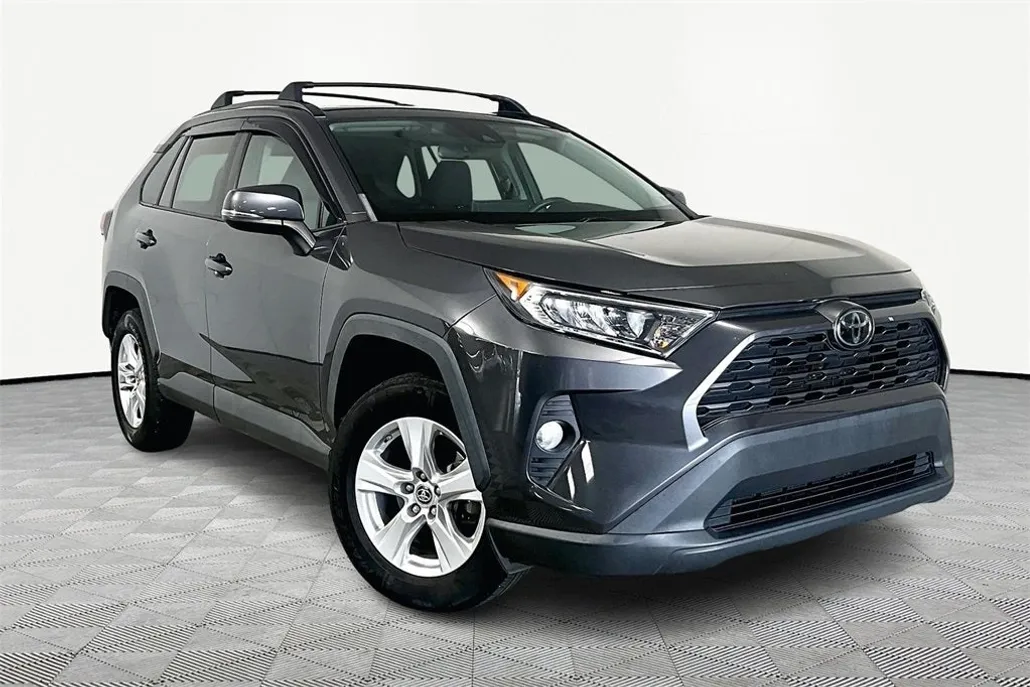2019 Toyota RAV4 XLE photo 1