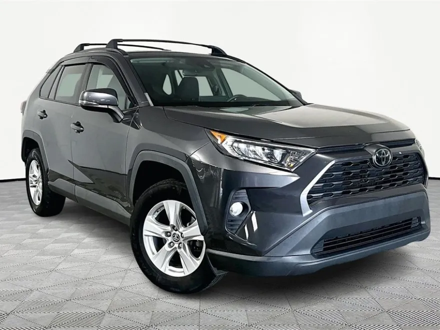 2019 Toyota RAV4 XLE photo 1