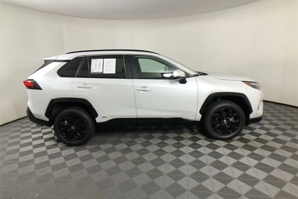 2023 Toyota RAV4 Hybrid SE photo 1