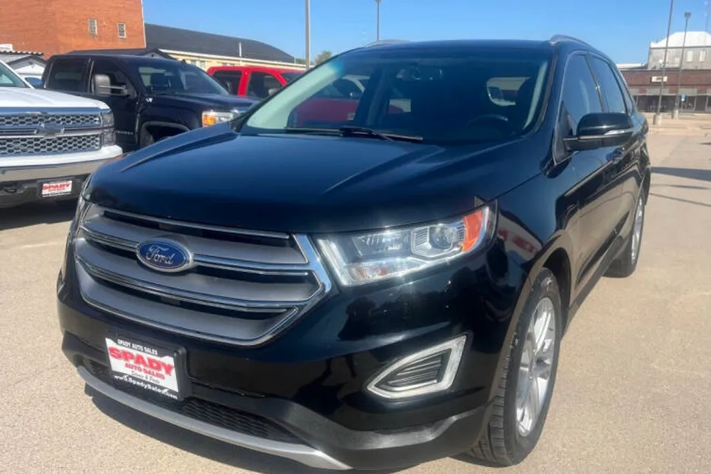 2016 Ford Edge Titanium photo 1
