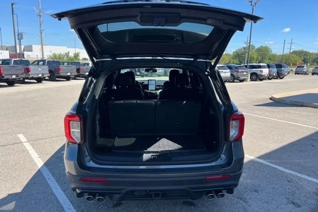 2020 Ford Explorer ST photo 1