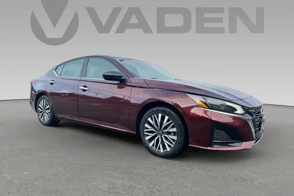 2024 Nissan Altima 2.5 SV photo 1