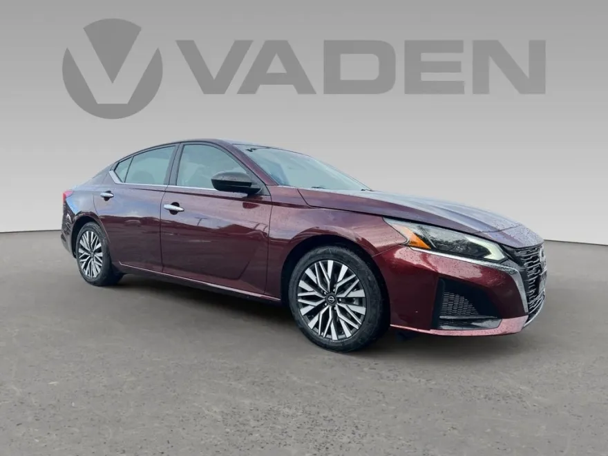 2024 Nissan Altima 2.5 SV photo 1
