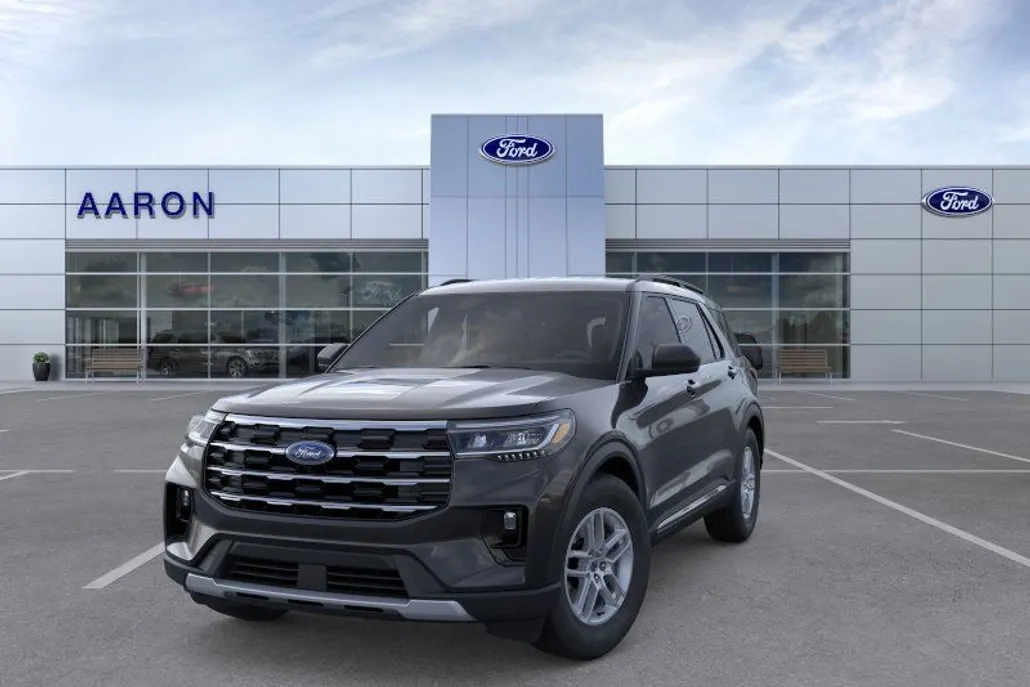 2025 Ford Explorer photo 1