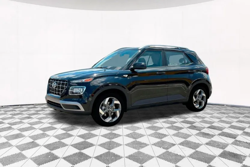 2025 Hyundai Venue SEL photo 1