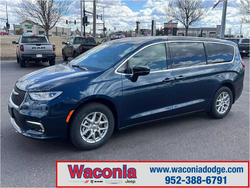 2025 Chrysler Pacifica photo 1