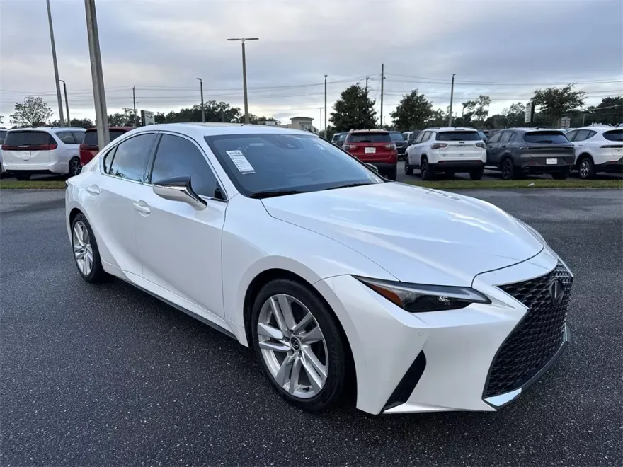 2024 Lexus IS 300 photo 1