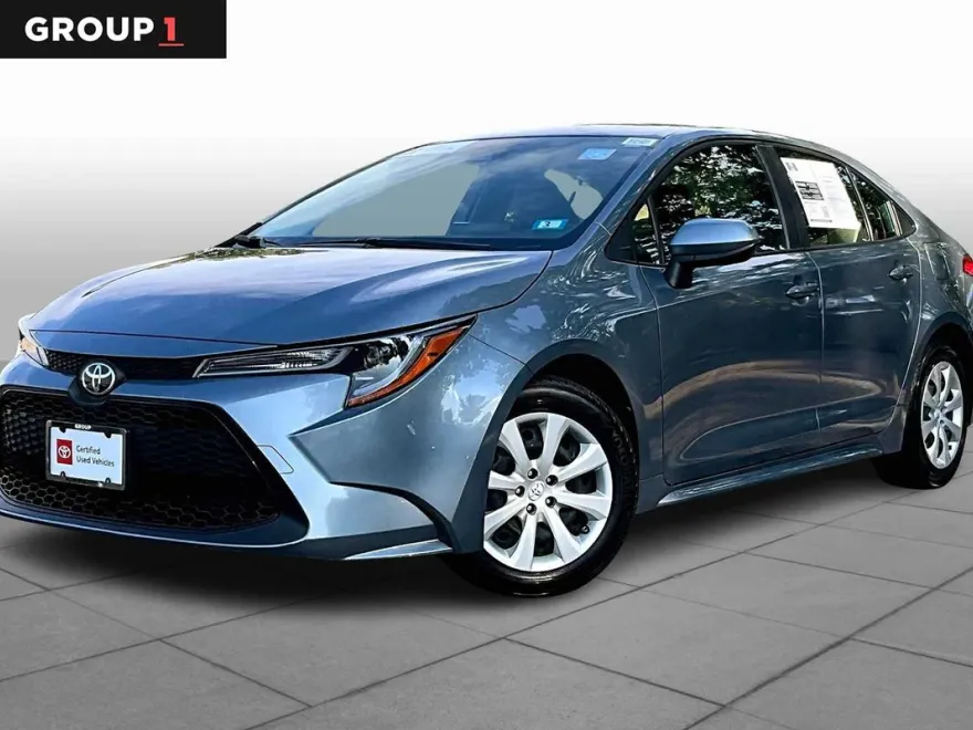 2022 Toyota Corolla LE photo 1
