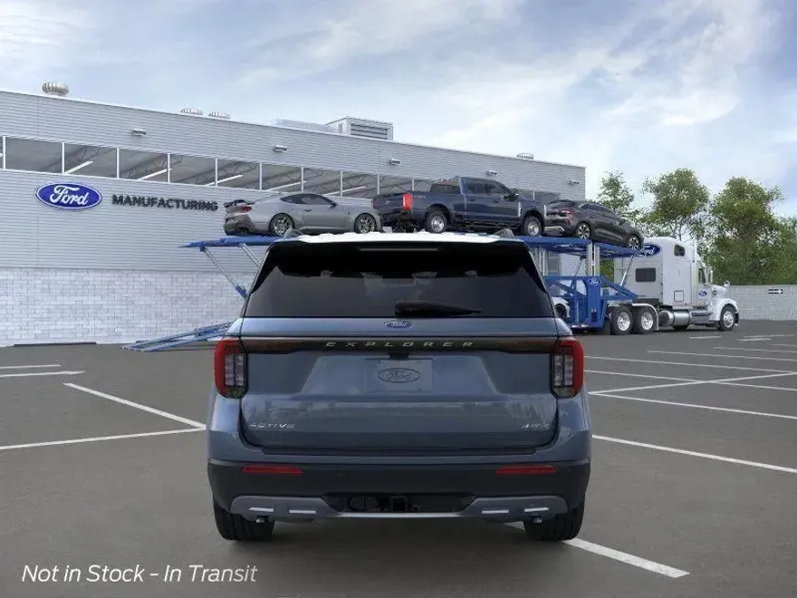 2025 Ford Explorer XLT photo 1