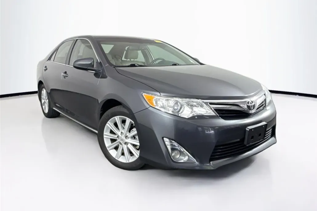 2013 Toyota Camry SE photo 1