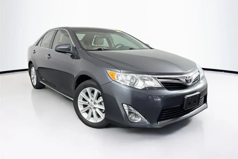 2013 Toyota Camry SE photo 1