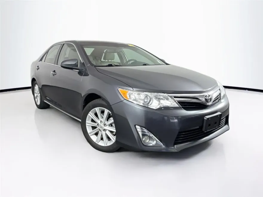 2013 Toyota Camry SE photo 1