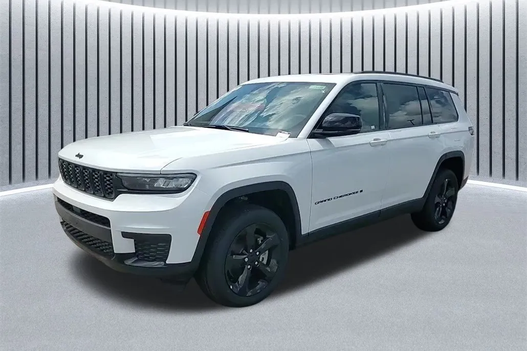 2025 Jeep Grand Cherokee Altitude photo 1