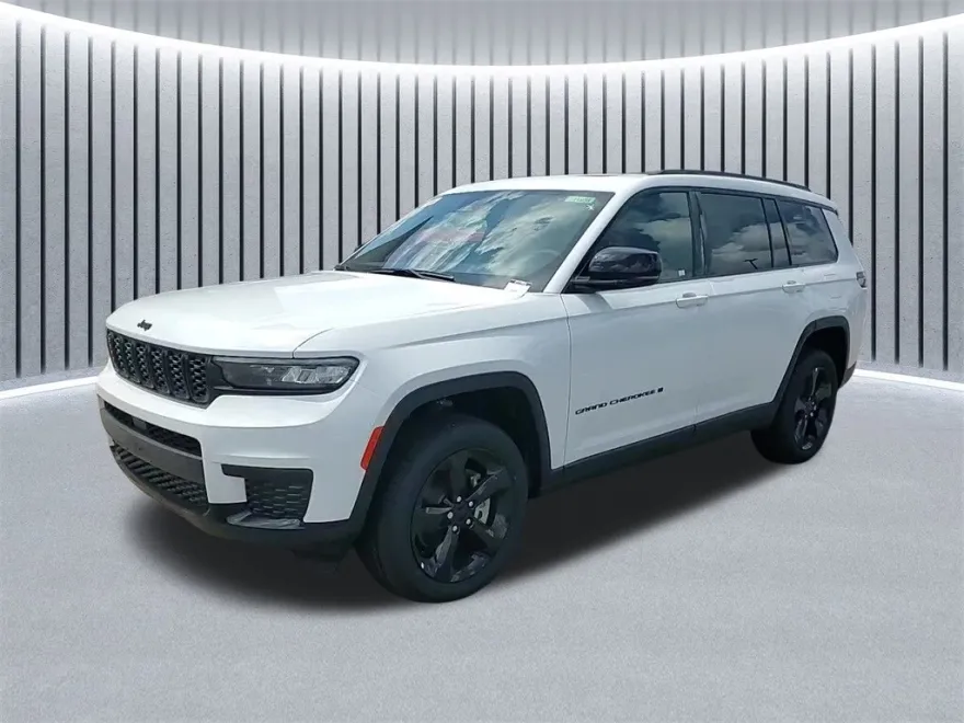 2025 Jeep Grand Cherokee Altitude photo 1