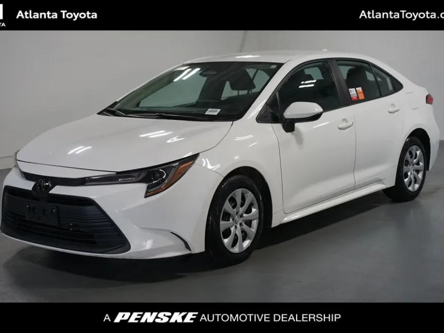 2023 Toyota Corolla LE photo 1