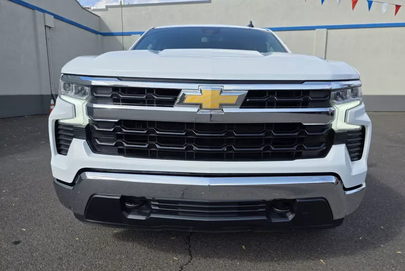 2025 Chevrolet Silverado 1500 LT photo 1