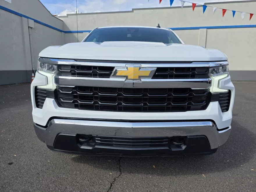 2025 Chevrolet Silverado 1500 LT photo 1