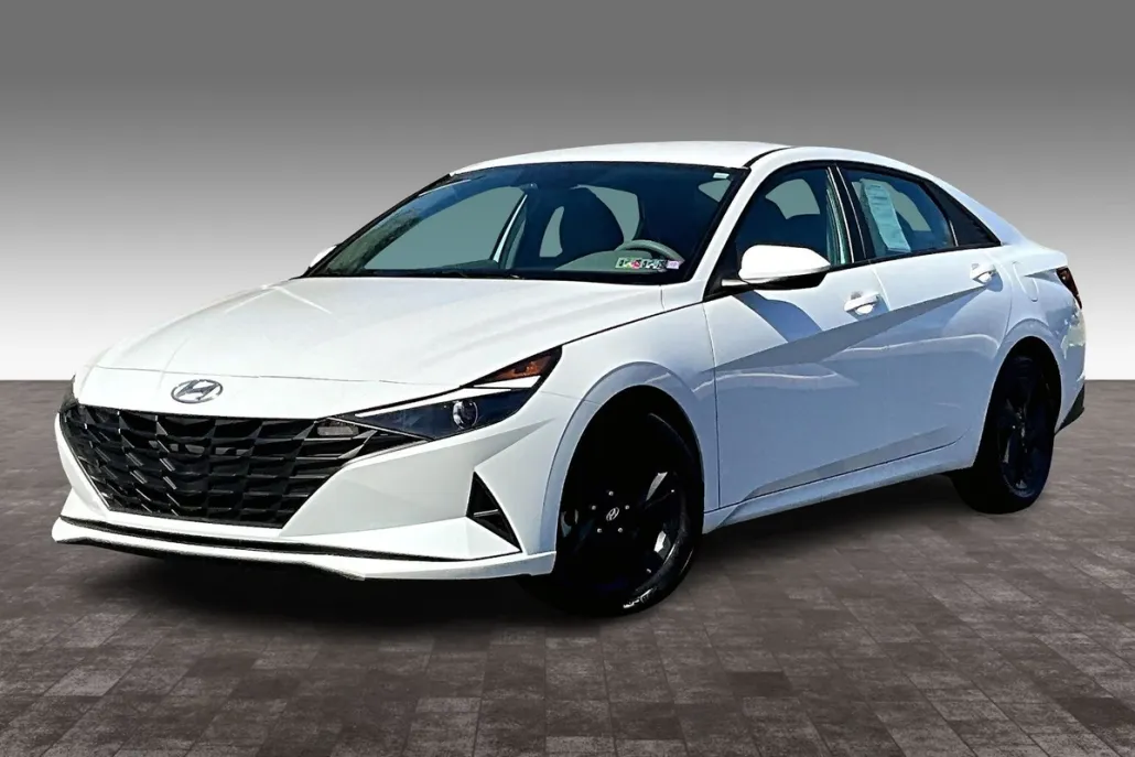 2023 Hyundai Elantra SEL photo 1