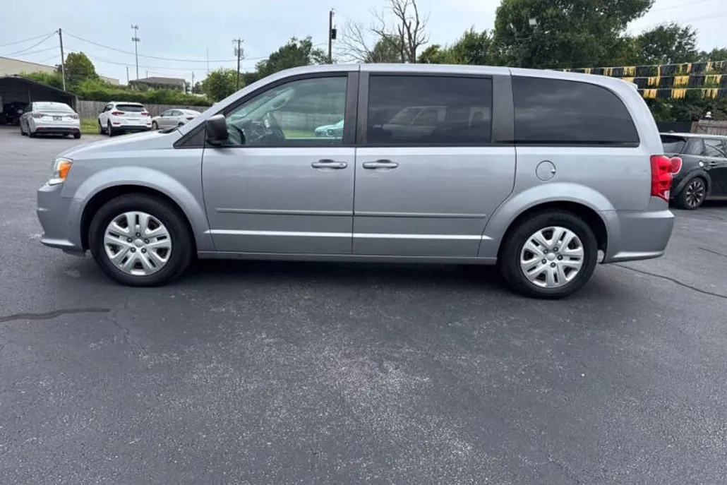 2017 Dodge Grand Caravan SE photo 1