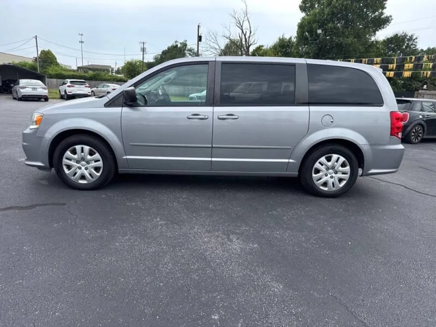 2017 Dodge Grand Caravan SE photo 1