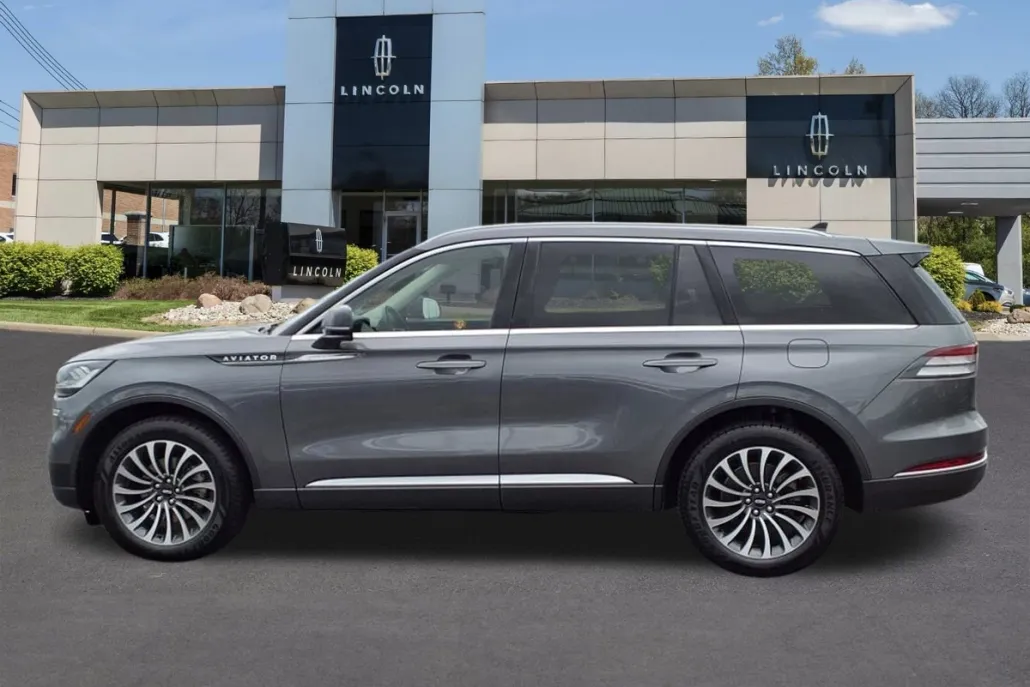 2023 Lincoln Aviator Standard photo 1