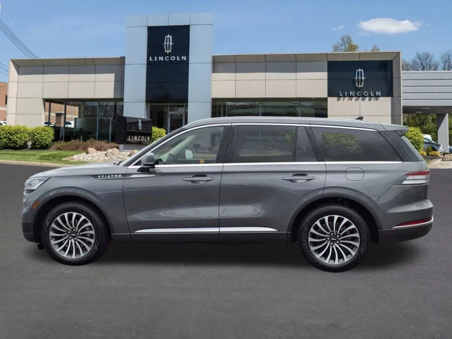 2023 Lincoln Aviator Standard photo 1